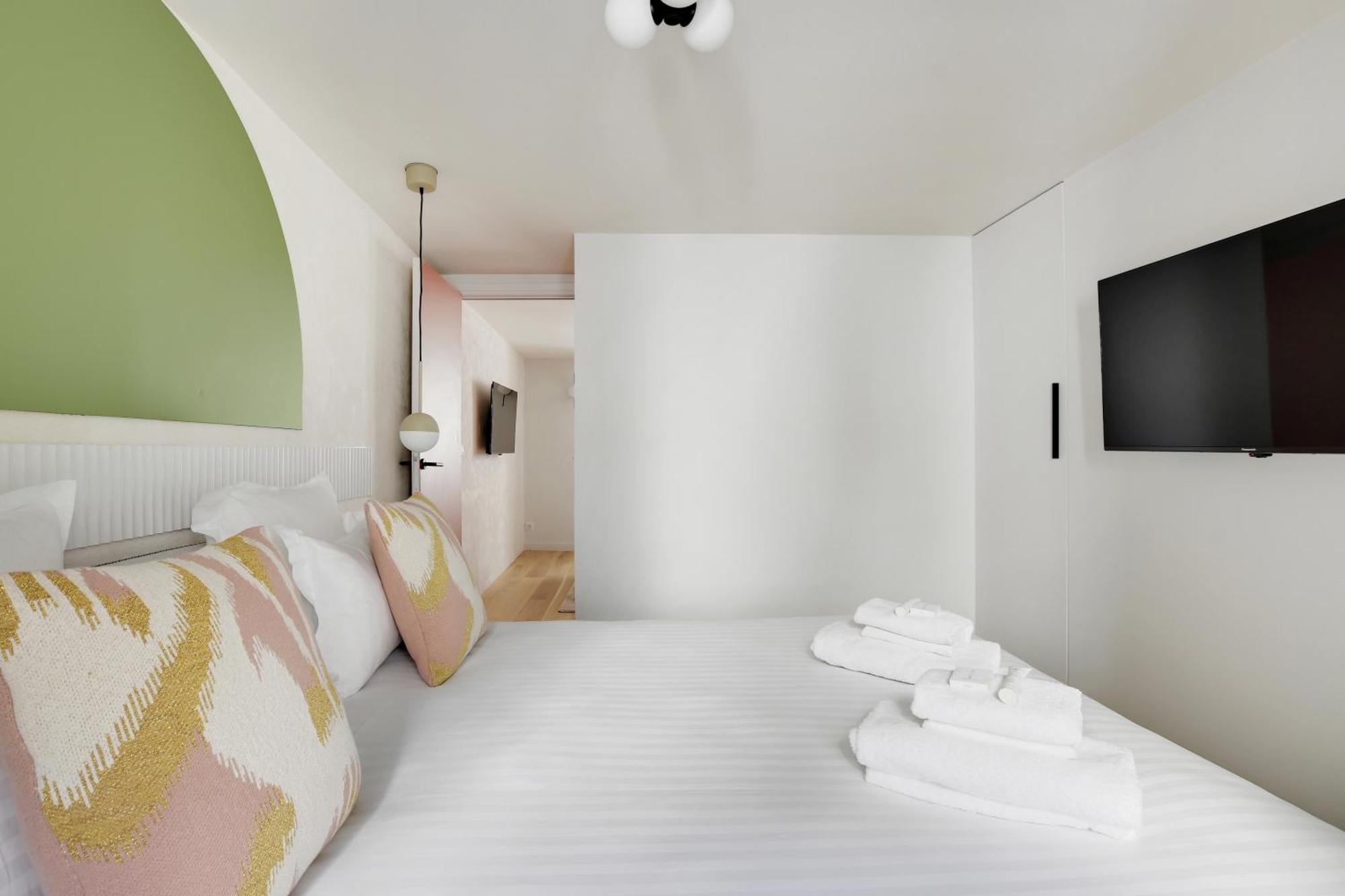 Sereners Apartments In Montorgueil - Rue Saint-Denis Париж Экстерьер фото